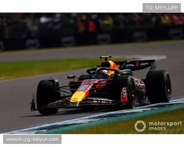 佩雷斯起步甩开两台赛车，开局优势巨大